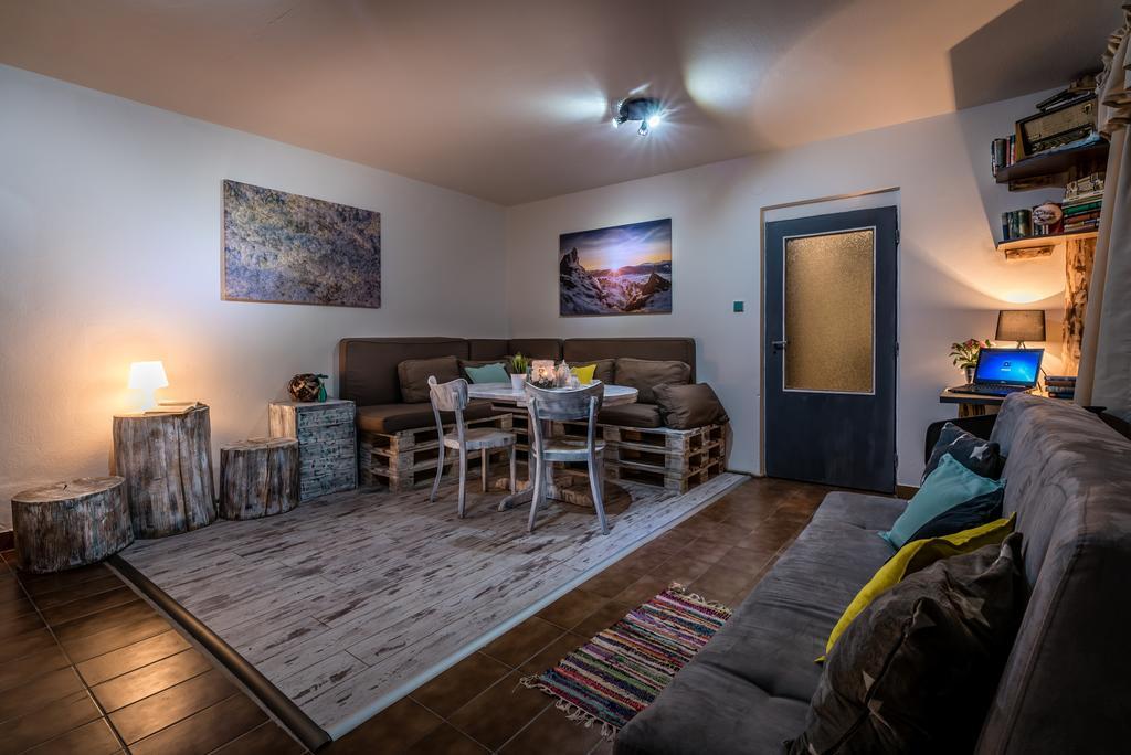 Rys Apartmany - Liptov ลิฟตอฟสกีมิคูลาช ภายนอก รูปภาพ