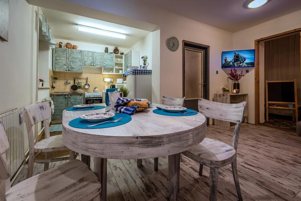 Rys Apartmany - Liptov ลิฟตอฟสกีมิคูลาช ภายนอก รูปภาพ