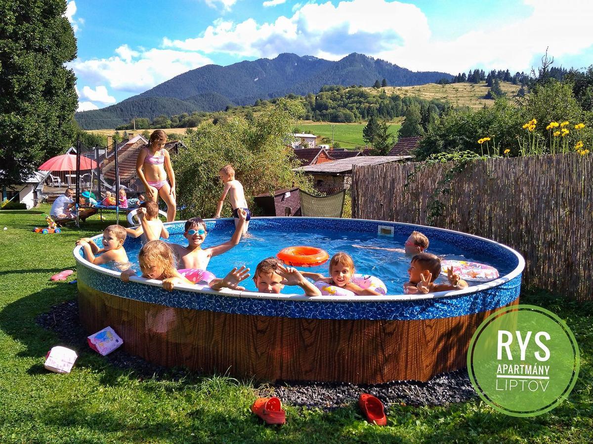 Rys Apartmany - Liptov ลิฟตอฟสกีมิคูลาช ภายนอก รูปภาพ